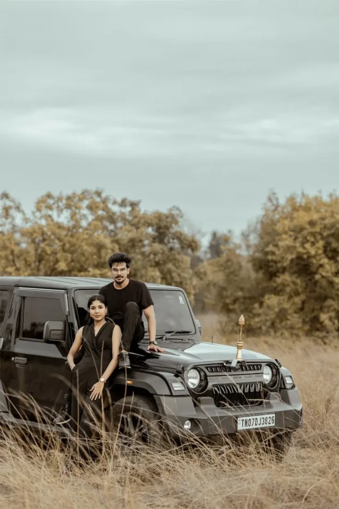 زوج عاشق کنار خودروی بوگاتی و داشتن امنیت عاطفی در طبیعت